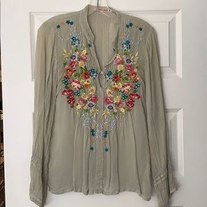Johnny Was grey silk embroidered too XS